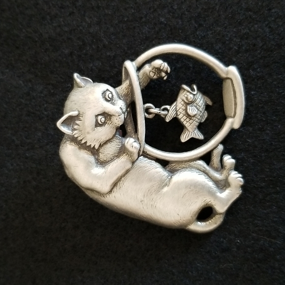 ๐ฑ Y2K KITTY AND FISH BROOCH ๐ฑ - Picture 1 of 4